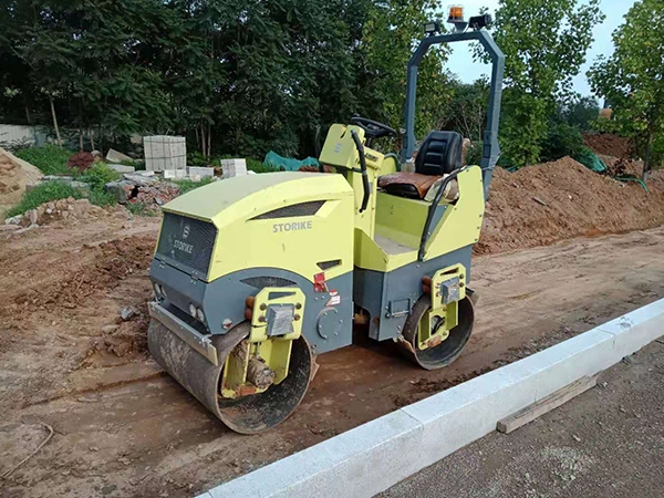 2Ton double drum road roller working video